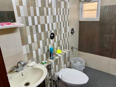 Bathroom Image of 350 Sq.ft 1 RK Apartment / Flat for rent in Indira Nagar Bengaluru for Rs. 32000