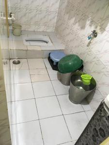 Bathroom Image of 400 Sq.ft 1 RK Apartment / Flat for rent in Kothrud Pune for Rs. 12000
