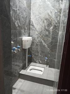 Bathroom Image of 900 Sq.ft 2 BHK Builder Floor for rent in Noida Extension Greater Noida for Rs. 12000