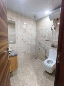 Bathroom Image of 1320 Sq.ft 2.5 BHK Apartment / Flat for rent in Paramount Symphony, Crossings Republik Ghaziabad for Rs. 17500