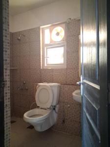 Common Bathroom Image of 915 Sq.ft 2 BHK Apartment / Flat for rent in The 3C Lotus Zing, Sector 168 Noida for Rs. 23000