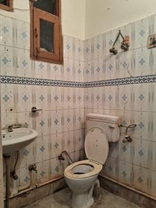 Bathroom Image of 580 Sq.ft 2 BHK Builder Floor for rent in Sector 24 Rohini New Delhi for Rs. 15000