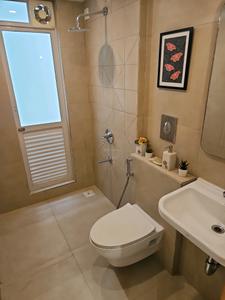 Common Bathroom Image of 650 Sq.ft 2 BHK Apartment / Flat for sale in Shapoorji Pallonji The Canvas Residences, Sewri Mumbai for Rs. 24400000