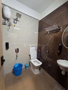 Bathroom Image of 1400 Sq.ft 2 BHK Apartment / Flat for rent in Geeta Bhawan Indore for Rs. 23000