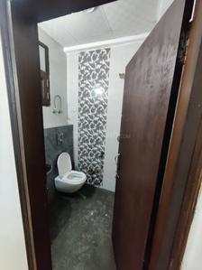 Bathroom Image of 900 Sq.ft 2 BHK Builder Floor for rent in Vasundhara Ghaziabad for Rs. 17000