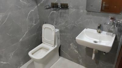 Bathroom Image of 500 Sq.ft 1 BHK Apartment / Flat for rent in Saket New Delhi for Rs. 18500
