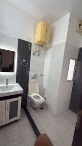Bathroom Image of 1415 Sq.ft 3 BHK Apartment / Flat for rent in DLF Carlton Estate, Sector 53 Gurgaon for Rs. 80000
