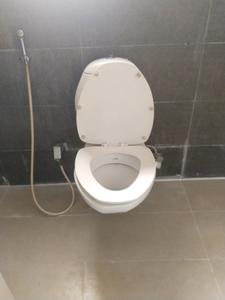 Common Bathroom Image of 1500 Sq.ft 3 BHK Apartment / Flat for sale in Juhu Mumbai for Rs. 70000000
