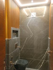 Common Bathroom Image of 2250 Sq.ft 4 BHK Builder Floor for sale in DLF Phase 2 Gurgaon for Rs. 40000000