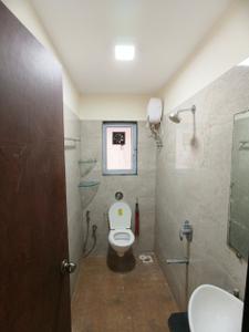Bathroom Image of 750 Sq.ft 2 BHK Apartment / Flat for rent in Borivali West Mumbai for Rs. 51000
