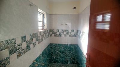 Bathroom Image of 1125 Sq.ft 3 BHK Apartment / Flat for sale in Perumbakkam Chennai for Rs. 6750000