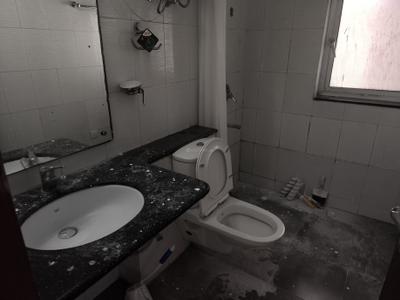 Bathroom Image of 2050 Sq.ft 3.5 BHK Apartment / Flat for sale in Unitech Escape, Sector 50 Gurgaon for Rs. 31900000