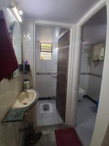 Bathroom Image of 1000 Sq.ft 2 BHK Independent House for rent in Omkar Nagar Nagpur for Rs. 17000