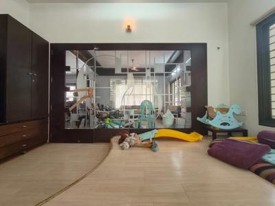 Bedroom Image of 2700 Sq.ft 4 BHK Independent House for sale in Ambawadi Ahmedabad for Rs. 55000000