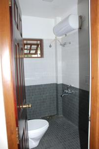 Bathroom Image of 1050 Sq.ft 2 BHK Independent House for rent in Jayanagar Bengaluru for Rs. 40000