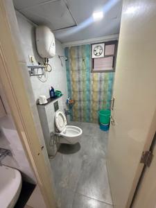 Bathroom Image of 900 Sq.ft 3 BHK Apartment / Flat for rent in Hari Aalayam, Sargasan Gandhinagar for Rs. 35000