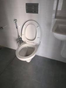 Common Bathroom Image of 420 Sq.ft 1 BHK Apartment / Flat for rent in Powai Mumbai for Rs. 70000