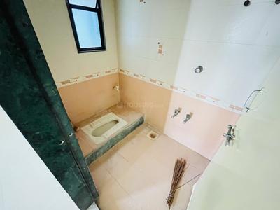 Bathroom Image of 1420 Sq.ft 2 BHK Apartment / Flat for rent in Motera Ahmedabad for Rs. 18000