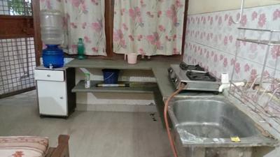 Kitchen Image of 200 Sq.ft 1 RK Apartment / Flat for rent in Sector 29 Noida for Rs. 10000