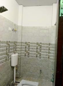 Bathroom Image of 1800 Sq.ft 3 BHK Builder Floor for rent in Gemini Paradise Estate, Mughala Gorakhpur for Rs. 18000