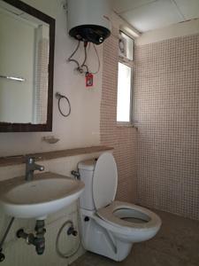 Common Bathroom Image of 948 Sq.ft 2 BHK Apartment / Flat for sale in Jaypee Kosmos, Sector 134 Noida for Rs. 7500000
