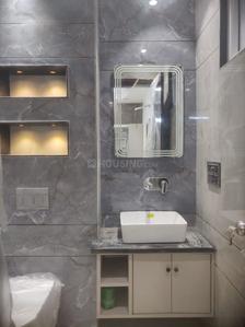 Bathroom Image of 950 Sq.ft 3 BHK Builder Floor for rent in Shalimar Bagh New Delhi for Rs. 40000