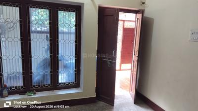 Bedroom Image of 900 Sq.ft 2 BHK Builder Floor for rent in Rajajipuram Lucknow for Rs. 10000