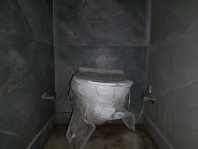Common Bathroom Image of 900 Sq.ft 2 BHK Apartment / Flat for sale in Nidhi Pride, Shalimar Garden Ghaziabad for Rs. 5500000