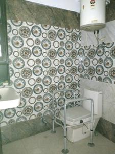 Bedroom One Image of 1100 Sq.ft 3 BHK Apartment / Flat for sale in Vaishali Apartments, Vikaspuri New Delhi for Rs. 14500000