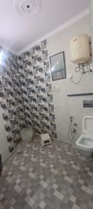 Bathroom Image of 1250 Sq.ft 2 BHK Builder Floor for rent in East Of Kailash New Delhi for Rs. 45000