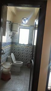 Bathroom Image of 1350 Sq.ft 3 BHK Apartment / Flat for rent in Mahagun Mosaic, Vaishali Ghaziabad for Rs. 35000