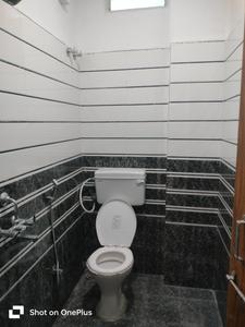 Bathroom Image of 1500 Sq.ft 2 BHK Apartment / Flat for rent in Niranjanpur Indore for Rs. 22000