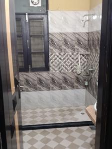 Bathroom Image of 3001 Sq.ft 3 BHK Builder Floor for rent in Sector 72 Noida for Rs. 45000