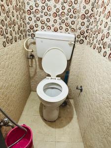 Bathroom Image of 265 Sq.ft 1 RK Apartment / Flat for rent in Worli Mumbai for Rs. 32000