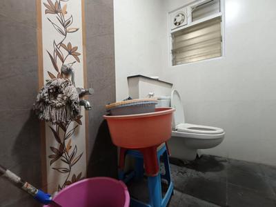 Bathroom Image of 2200 Sq.ft 4 BHK Builder Floor for rent in Adyar Chennai for Rs. 85000