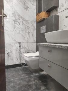 Bathroom Image of 1200 Sq.ft 3 BHK Independent House for rent in Vikaspuri Luxury Homes, Vikaspuri New Delhi for Rs. 30000