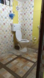 Bathroom Image of 550 Sq.ft 1.5 BHK Apartment / Flat for rent in Salt Lake City Kolkata for Rs. 12500