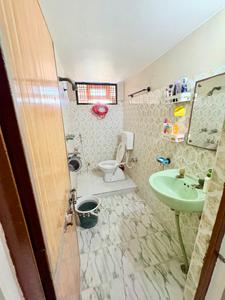 Bathroom Image of 2100 Sq.ft 2 BHK Builder Floor for rent in Jhusi Allahabad for Rs. 10000