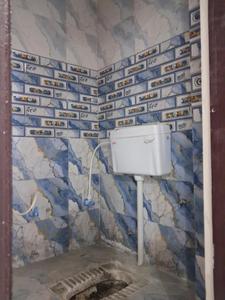 Common Bathroom Image of 950 Sq.ft 2 BHK Apartment / Flat for sale in Sector 49 Noida for Rs. 4400000