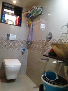 Bathroom Image of 750 Sq.ft 2 BHK Apartment / Flat for sale in Kandivali West Mumbai for Rs. 12500000