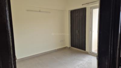 Bedroom Image of 1400 Sq.ft 3 BHK Apartment / Flat for rent in Sethi Max Royal, Sector 76 Noida for Rs. 33000