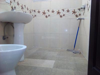 Bathroom Image of 1385 Sq.ft 3 BHK Apartment / Flat for sale in Prateek Wisteria, Sector 77 Noida for Rs. 18500000