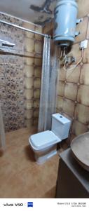 Bathroom Image of 1350 Sq.ft 3 BHK Apartment / Flat for sale in Siddharth Apartment, Paschim Vihar New Delhi for Rs. 14100000
