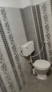 Bathroom Image of 600 Sq.ft 2 BHK Builder Floor for rent in Vadde Palem Ongole for Rs. 8500