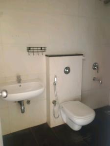 Common Bathroom Image of 1596 Sq.ft 2 BHK Apartment / Flat for sale in Lodha Exotica, Palava Phase 1 Thane for Rs. 9400000