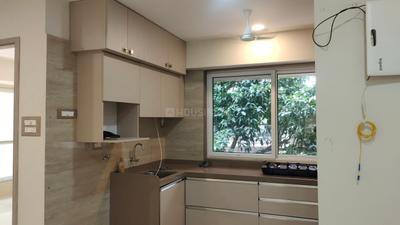 Kitchen Image of 700 Sq.ft 2 BHK Apartment / Flat for rent in Santacruz West Mumbai for Rs. 125000