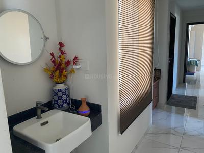 Bathroom Image of 2253 Sq.ft 3 BHK Apartment / Flat for rent in Casagrand Amethyst, Sholinganallur Chennai for Rs. 69000