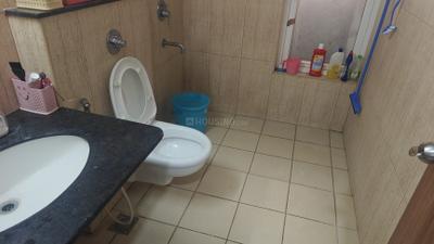 Bathroom Image of 650 Sq.ft 1 BHK Apartment / Flat for rent in Vaswani Menlo Park, Munnekollal Bengaluru for Rs. 28500