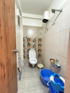 Bathroom Image of 950 Sq.ft 3 BHK Apartment / Flat for sale in Bhayli Vadodara for Rs. 4400000