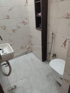 Bathroom Image of 1000 Sq.ft 2 BHK Builder Floor for rent in Preet Vihar New Delhi for Rs. 28000